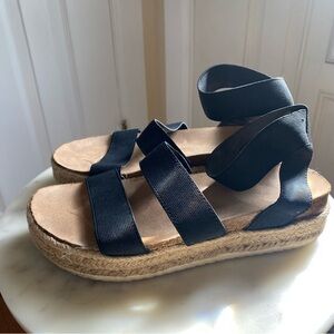 Time and Tru Women’s Platform Sandals Black Size 8